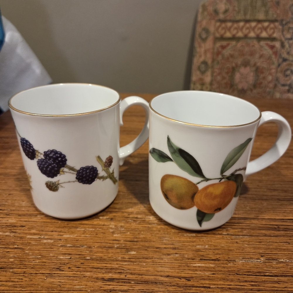 Royal Worcster Evesham Gold Set of 2 Mugs